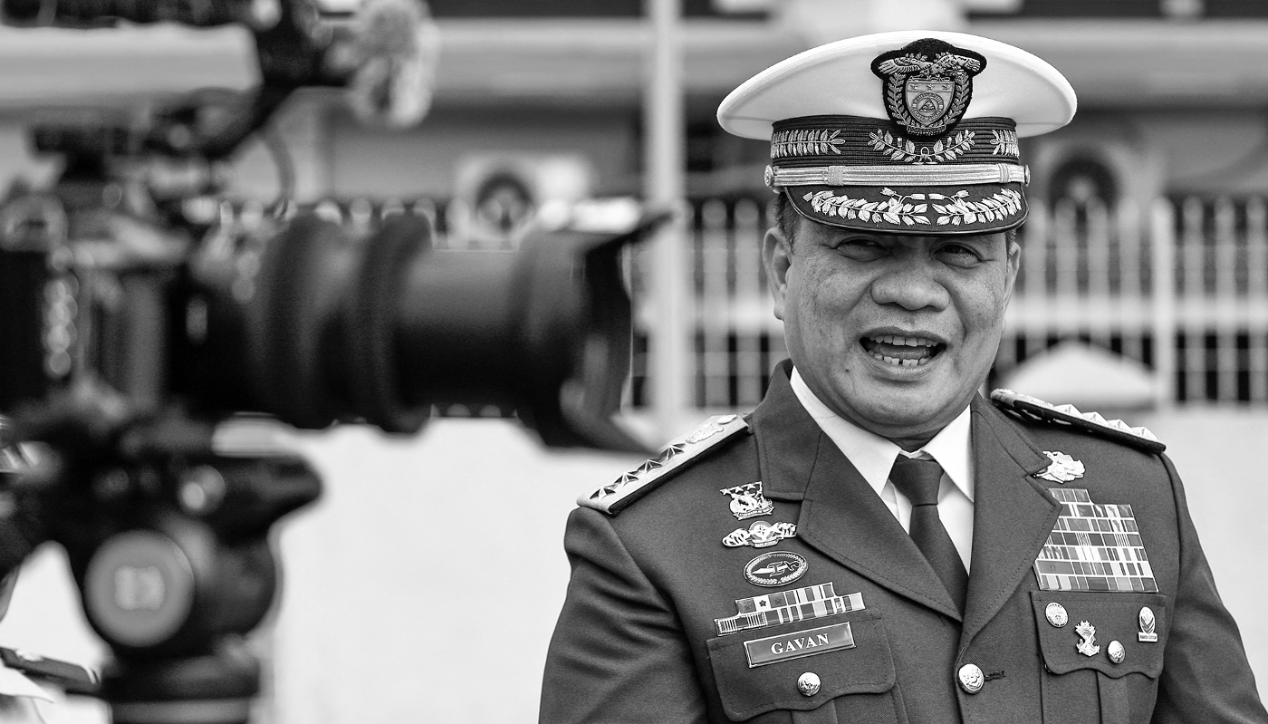 Le commandant des garde-côtes philippins, l'amiral Ronnie Gil Gavan, à Manille, aux Philippines, le 30 avril 2025.