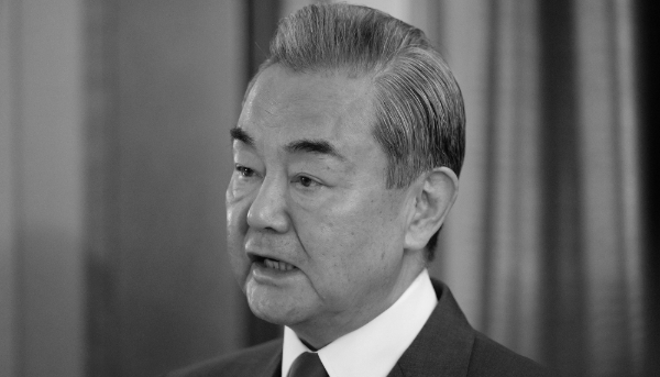 Le ministre des affaires étrangères Wang Yi a inscrit le Japon sur la liste secrète des pays 'à haut risque d'expatriation'. 