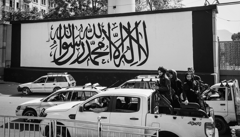 Depuis le retour des Talibans au pouvoir, la procédure d'attribution des licences spécifiques aux sociétés de sécurité privée est devenue complexe.