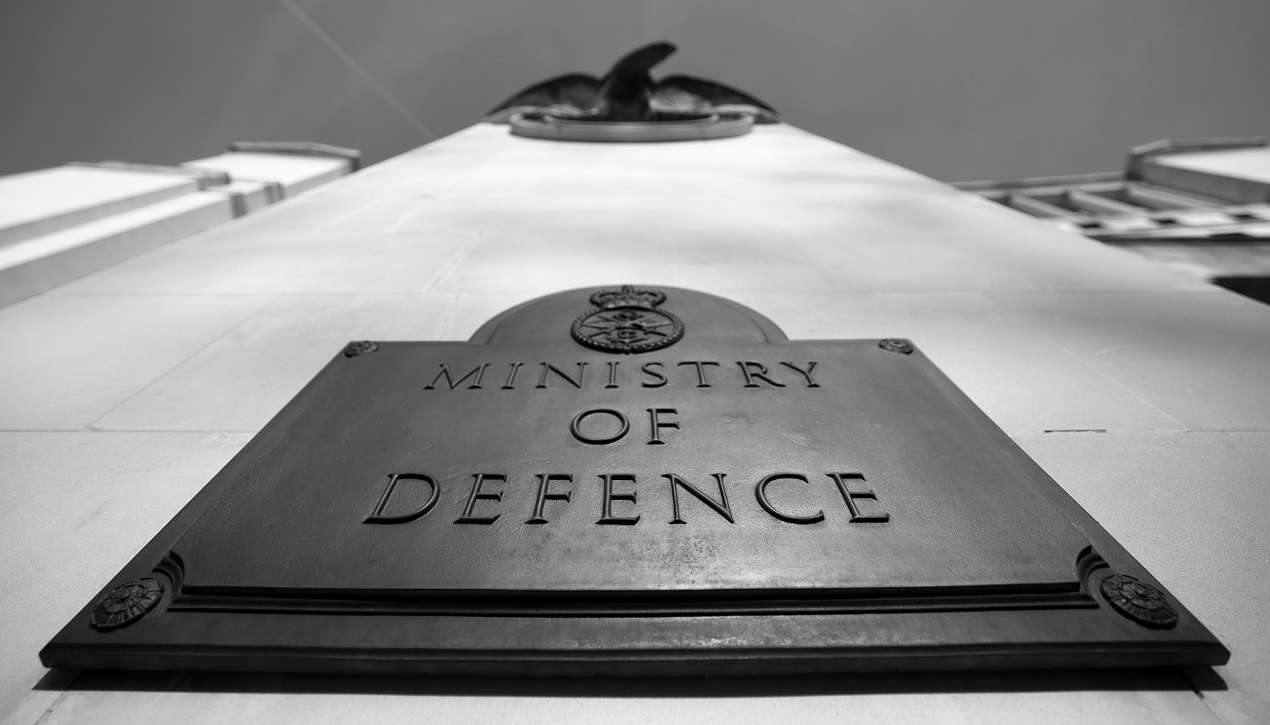 La plaque du ministère de la défense sur son bâtiment principal dans le centre de Londres, 18 février 2025.