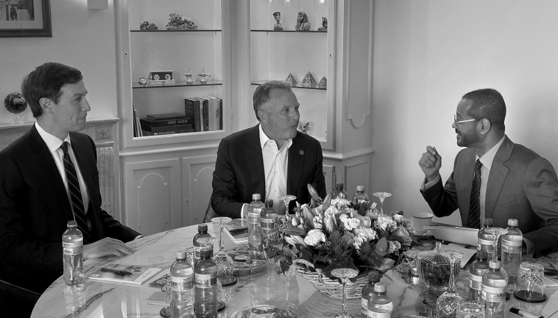 Le gendre de Donald Trump, Jared Kushner, l'envoyé spécial américain Steve Witkoff, et le ministre des affaires étrangères d'Oman, Sayyid Badr bin Hamad al-Busaidi, à Genève, en Suisse, le 17 février.