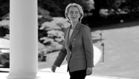 La présidente de la Commission européenne, Ursula von der Leyen,  avant le début du sommet du G7, à Évian, le 15 juin 2026.