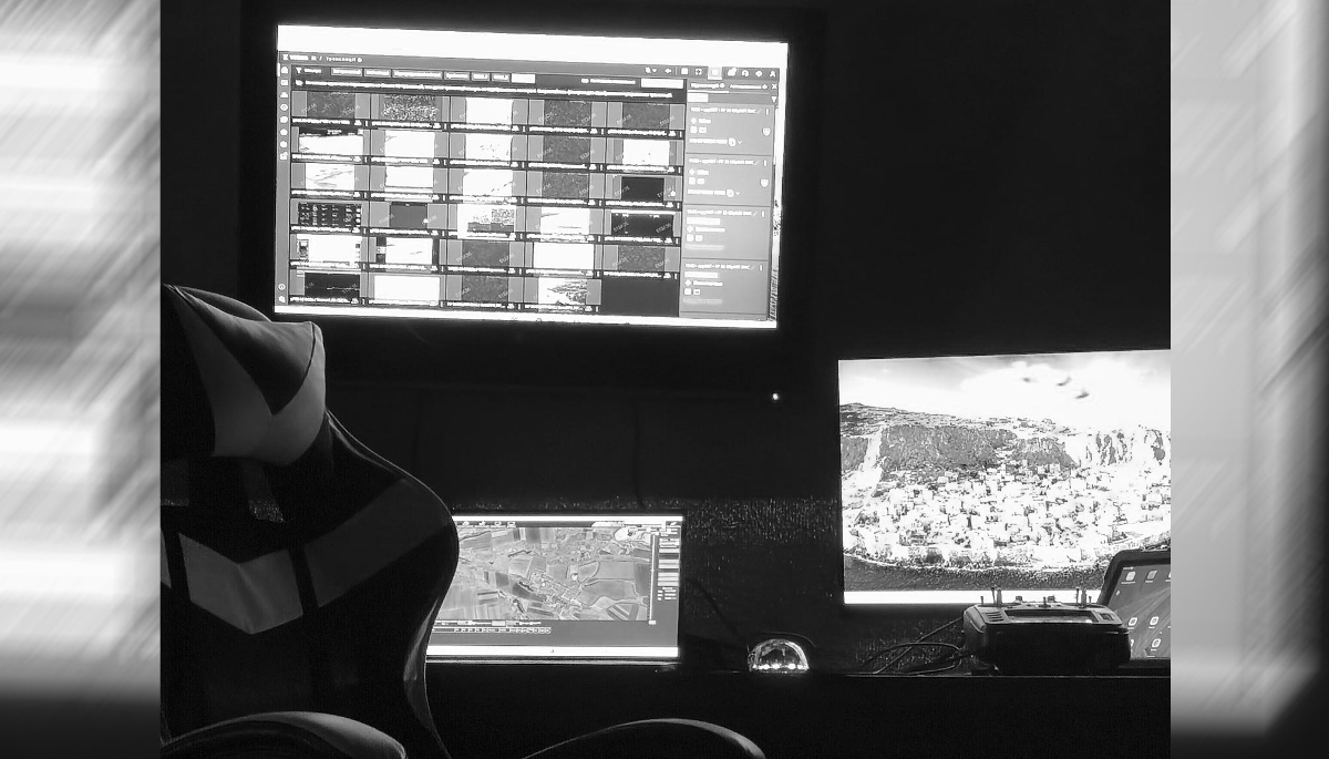 Un PC de lutte anti-drones ukrainien avec les applications Graphit et Vezha (module d'analyse vidéo en temps réel du champ de bataille) en fonction.