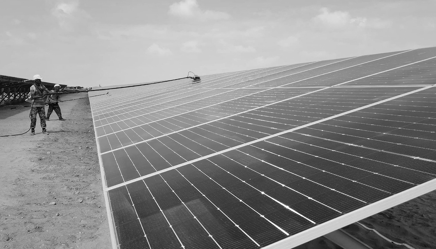 Avant leur retrait forcé du Yémen, les Émirats souhaitaient investir près d'un milliard de dollars pour créer des infrastructures solaires. À l'image de cette centrale de 20 MW inaugurée à Aden, le 4 mars 2024.