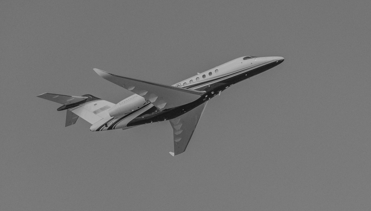 Un avion Cessna Citation Longitude, le 1er août 2023, à Dallas. Des avions de ce modèle ont été identifiés lors de frappes visant des bateaux suspectés de transporter de la drogue au large de l’Équateur, début 2026.