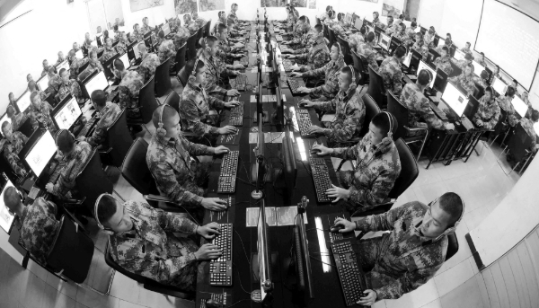 Soldats chinois dans une garnison de l'APL (Armée populaire de libération) à Chongqing, en Chine, le 14 novembre 2013.