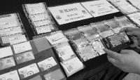 Conférence de presse au siège de la police à Wan Chai, à Hong Kong, le 20 septembre 2023, au sujet d'une opération menée contre un réseau criminel transfrontalier impliqué dans un trafic de faux documents.