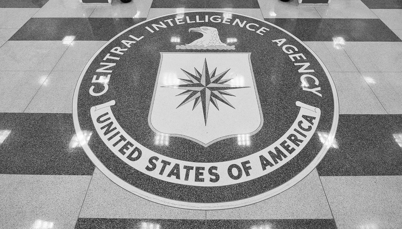 L'ancienne entrée du siège de la CIA à Langley, près de Washington DC, avec le sceau de l'agence au sol, le 21 septembre 2010.