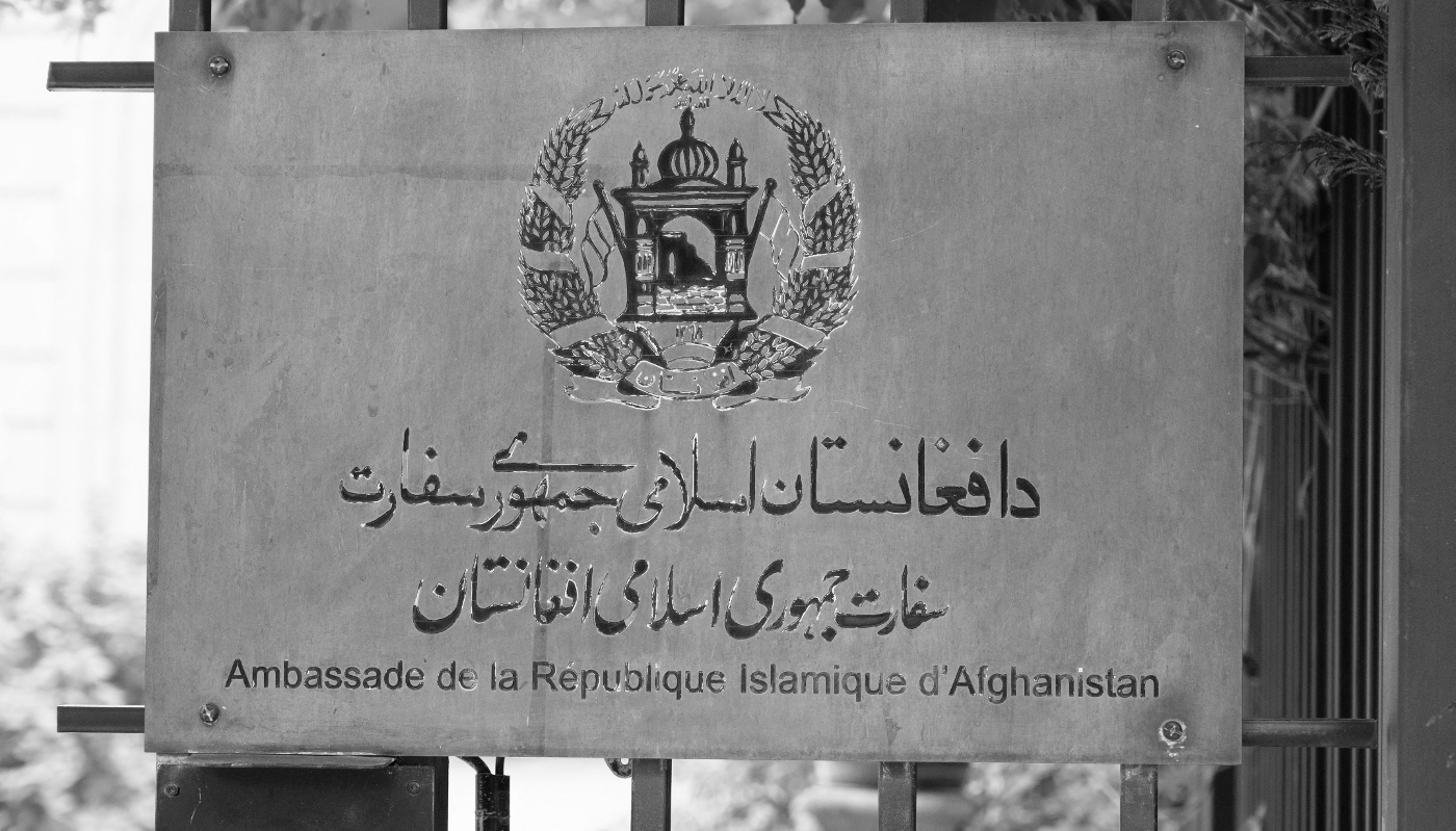 La plaque officielle de l'ambassade d'Afghanistan à Paris.