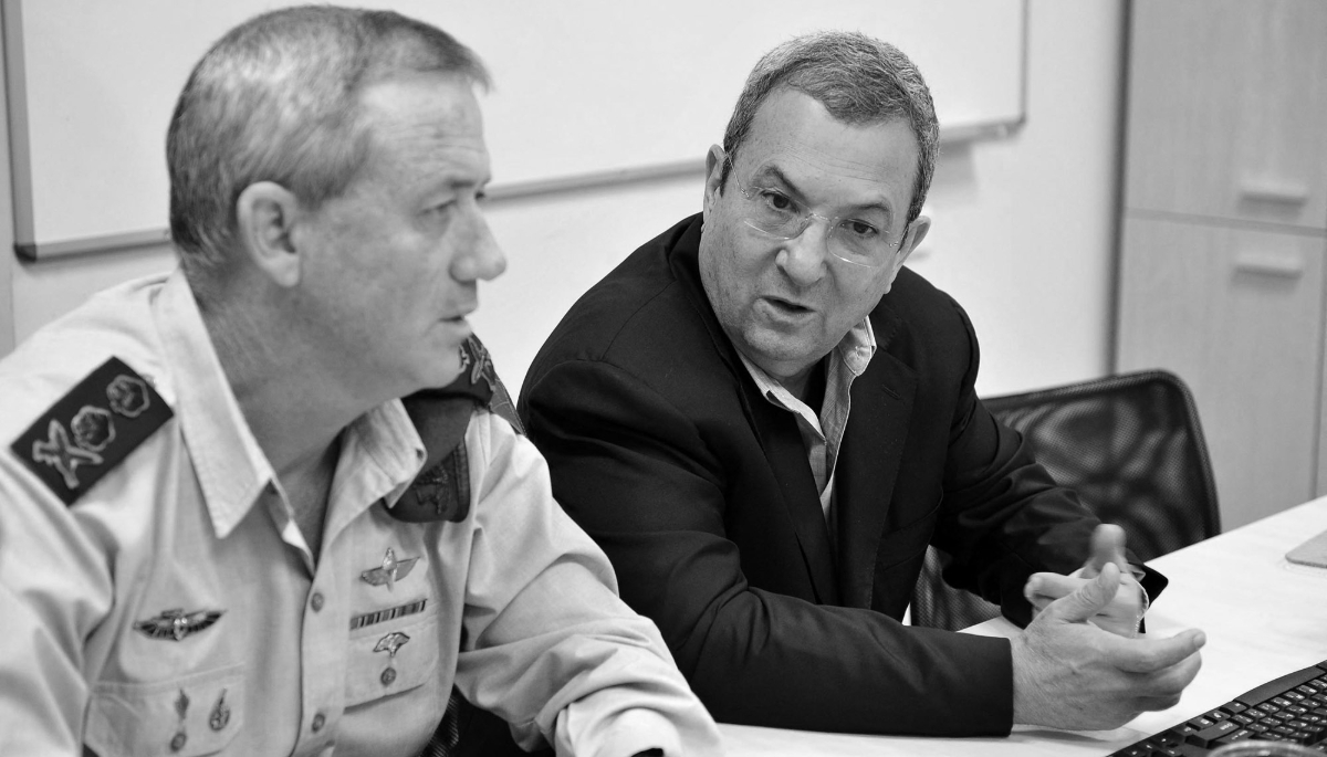 Ehud Barak (à droite) et Benny Gantz, le 18 octobre 2011.