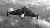 Un drone kamikaze à réaction Geran-4 russe dans le ciel ukrainien.