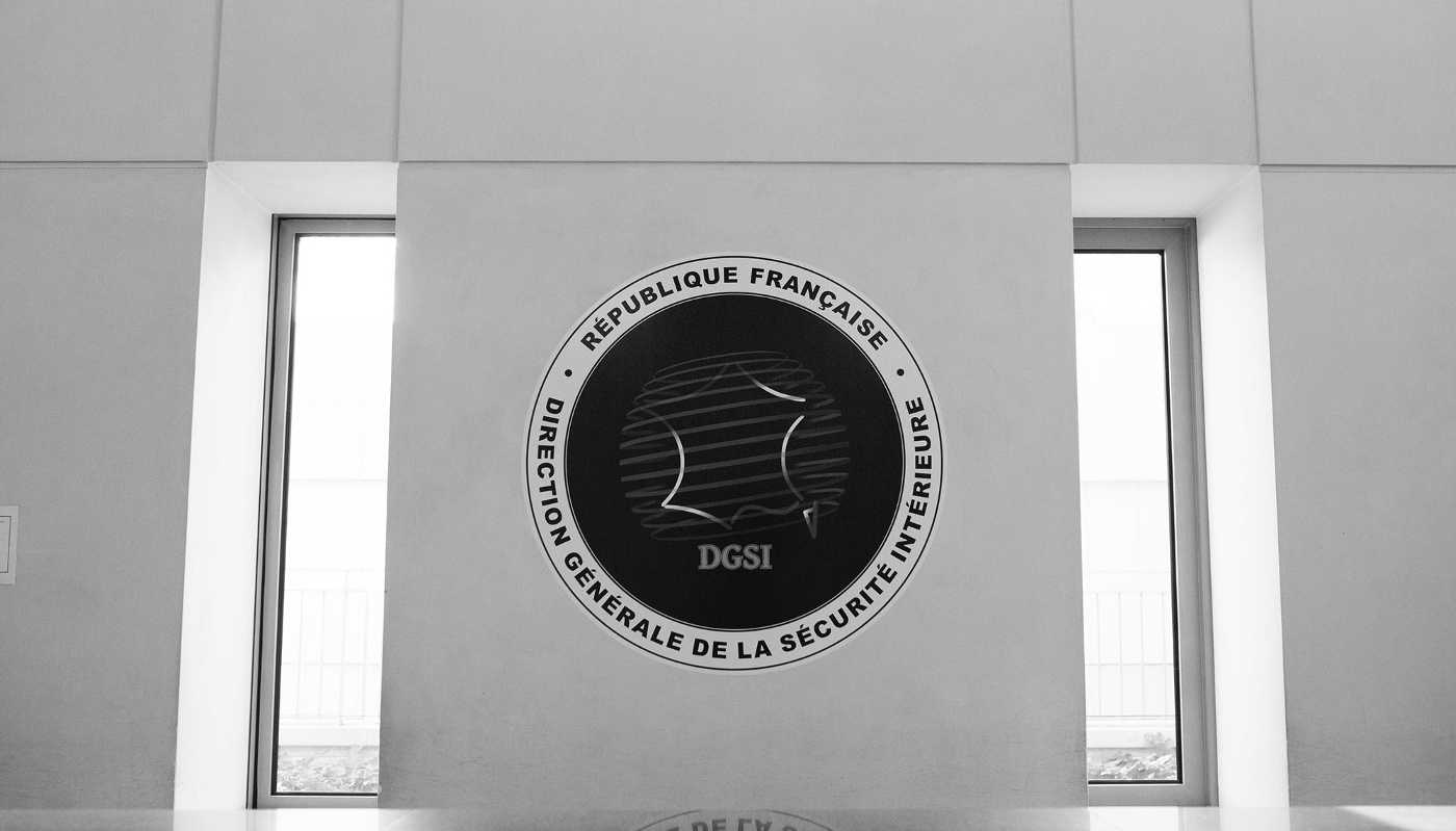Un cadre de la DGSI s'affirmait harcelé et avait perdu son habilitation 'Très secret'.