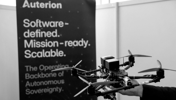 Un drone équipé d'un contrôleur Skynode S d'Auterion présenté lors d'un événement consacré aux drones marins à Yilan, à Taïwan, le 17 juin 2025.