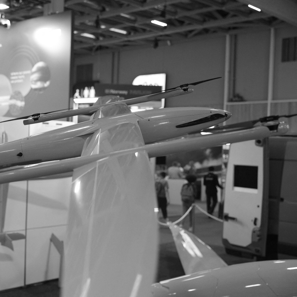 Un drone Strix 425 développé par le fabricant français EOS Technologie exposé lors du Salon international de l'aéronautique et de l'espace à l'aéroport de Paris-Le Bourget, le 20 juin 2023.