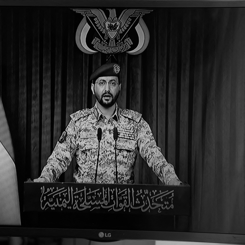 Le porte-parole militaire des Houthis, Yahya Saree, fait une déclaration télévisée à Sanaa, au Yémen, le 20 juillet 2026.