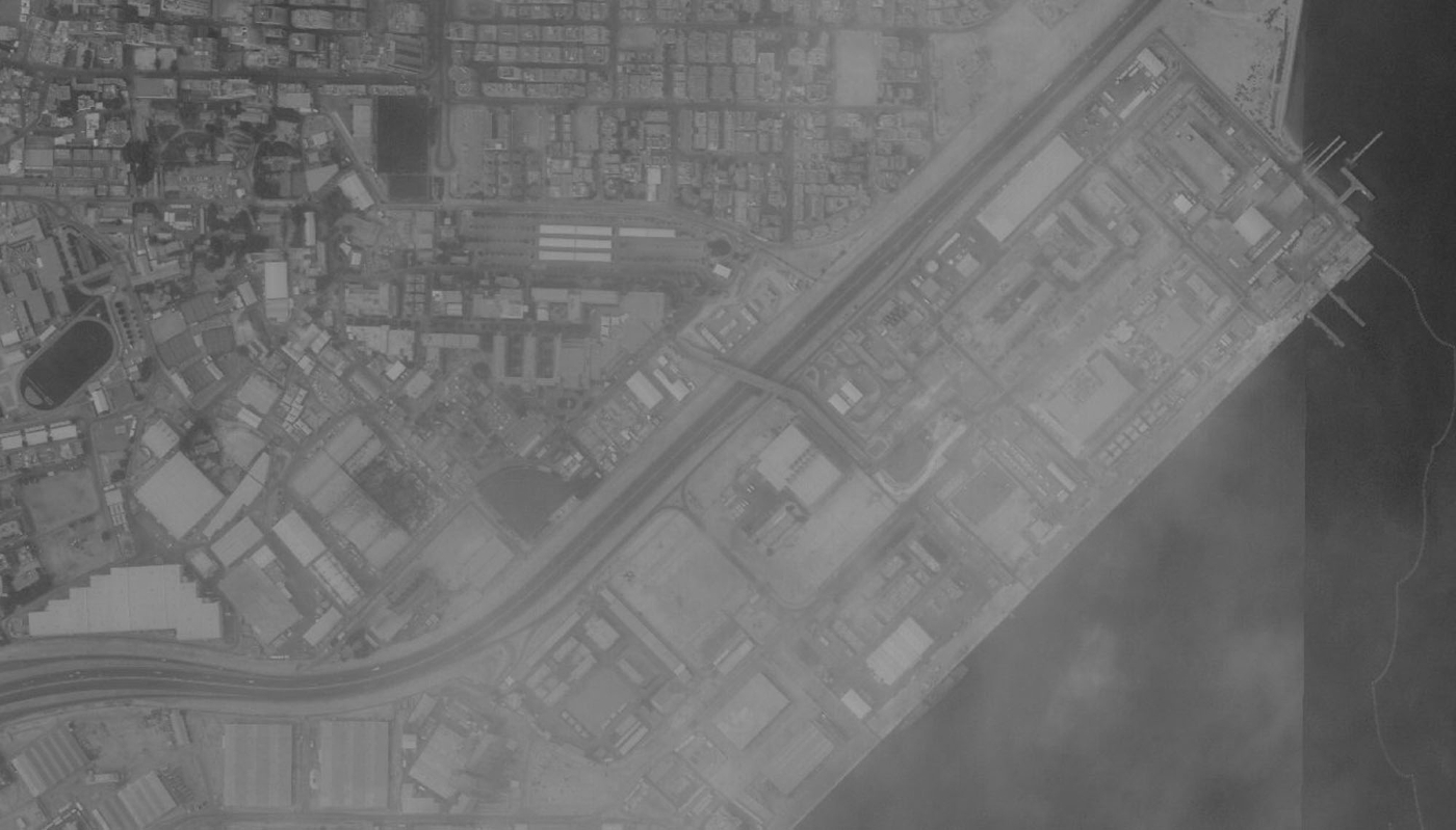 Image satellite montrant les dégâts causés à la base navale de la 5e flotte américaine, à la suite des frappes iraniennes, à Manama, au Bahreïn, le 1er mars 2026.