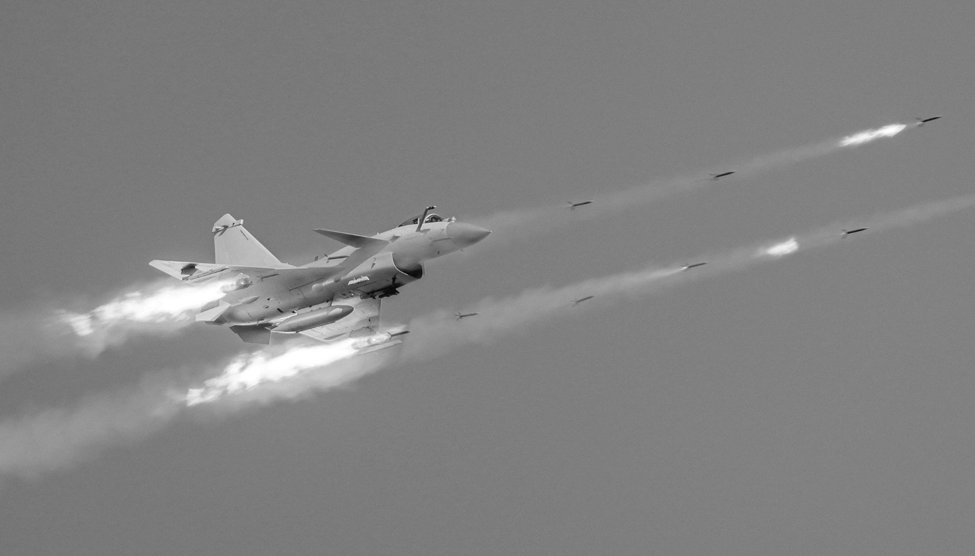 Un avion de chasse J-10