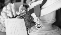 Une médaille de chevalier de la Légion d'honneur, en France, le 27 août 2026.