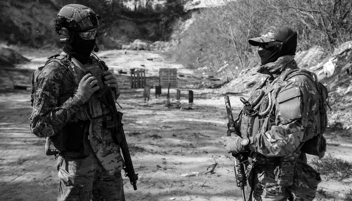 Des membres de la Légion internationale ukrainienne participent à des exercices militaires dans la région de Kiev, le 10 avril 2024.