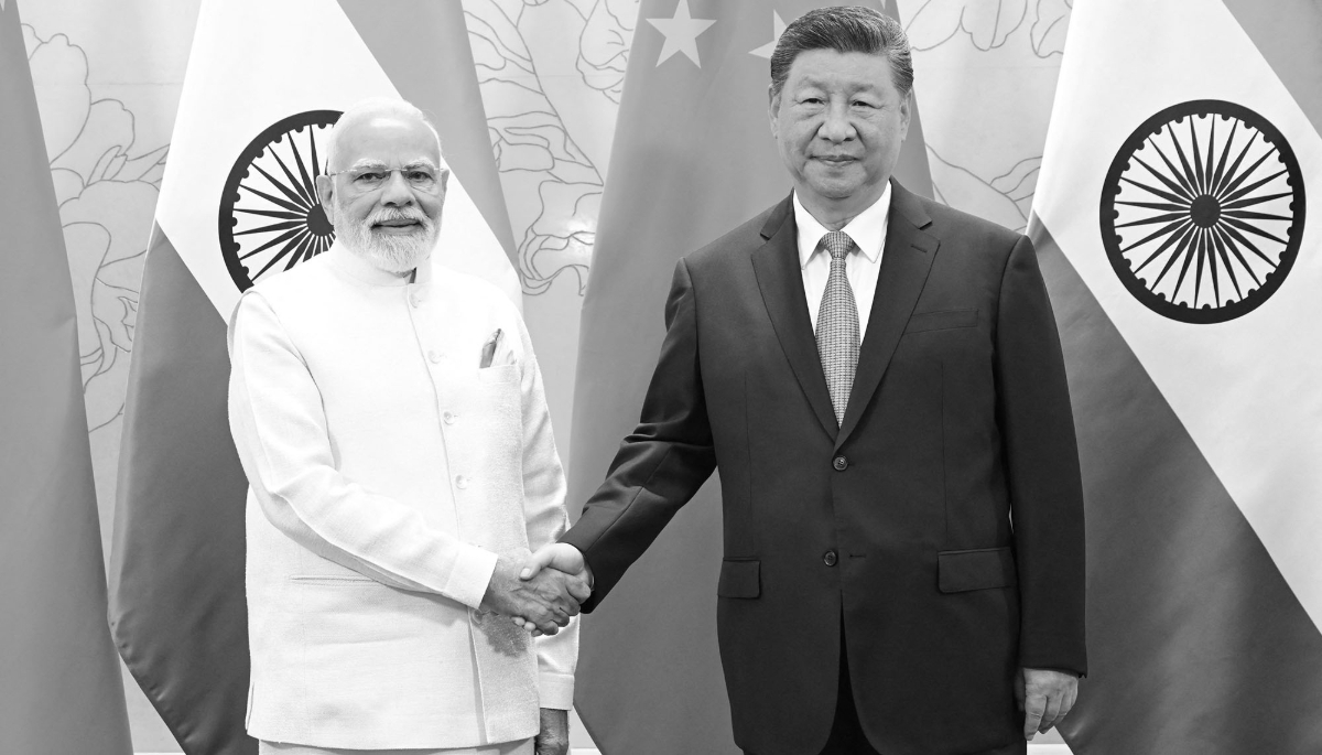 Le président chinois Xi Jinping (à droite) rencontre le premier ministre indien Narendra Modi à Tianjin, dans le nord de la Chine, le 31 août 2025.