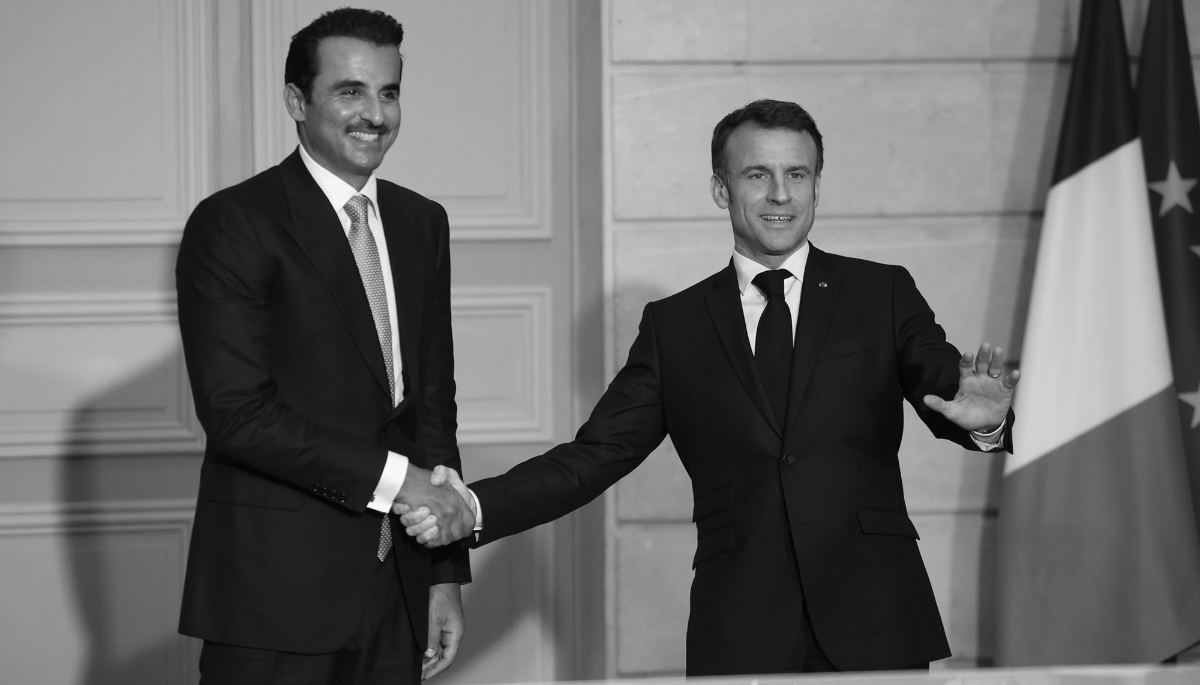 L'émir du Qatar Tamim bin Hamad al-Thani reçu à l'Élysée par le président français Emmanuel Macron, à Paris, le 27 février 2024.