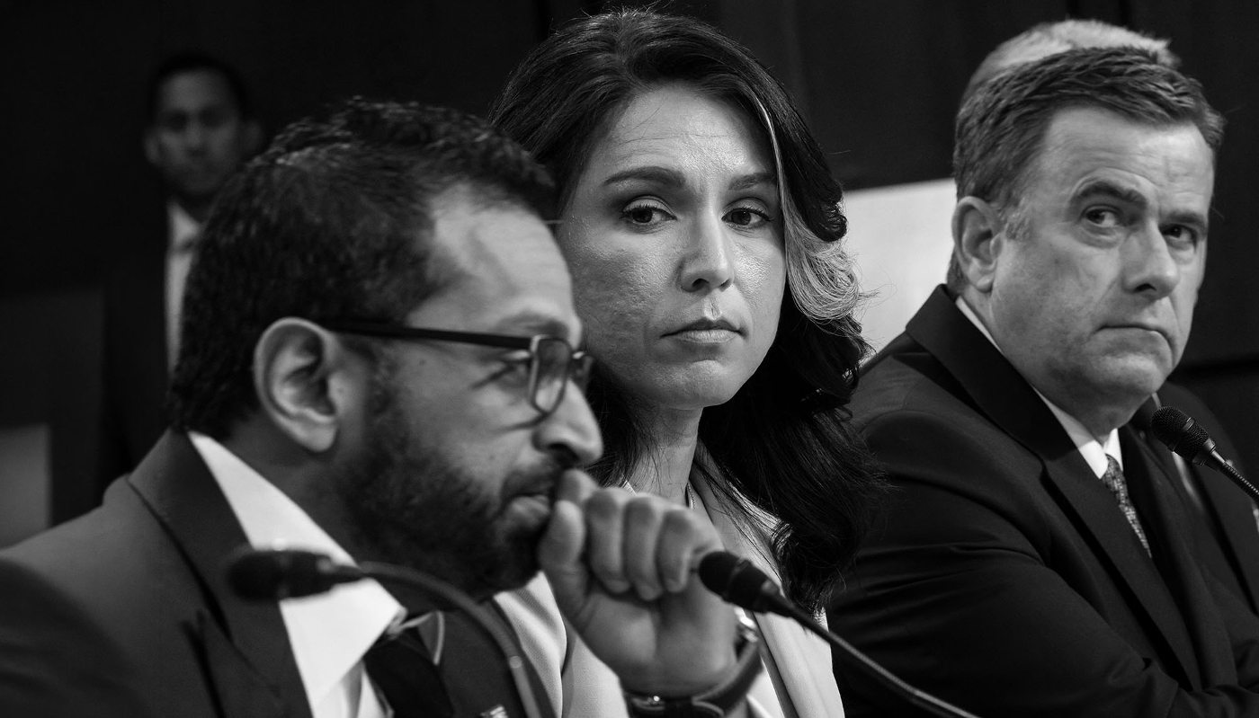 De gauche à droite : le patron du FBI Kash Patel, la directrice du renseignement national Tulsi Gabbard et le chef de la CIA John Ratcliffe lors d'une audition au Sénat à Washington, D.C., le 25 mars 2025.