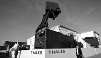 Un radar à moyenne portée Thales Ground Master Multi mission All-in-one (GM 200 MM/A) est présenté au 55e Salon international de l'aéronautique et de l'espace au Bourget, près de Paris, le 18 juin 2025.