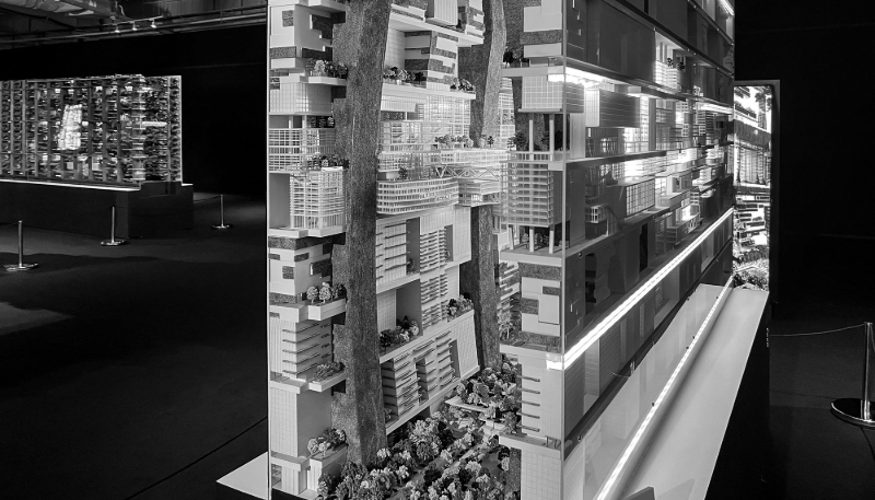 Une maquette du projet The Line présentée dans le cadre d'une exposition à Riyad, le 12 novembre 2022. 