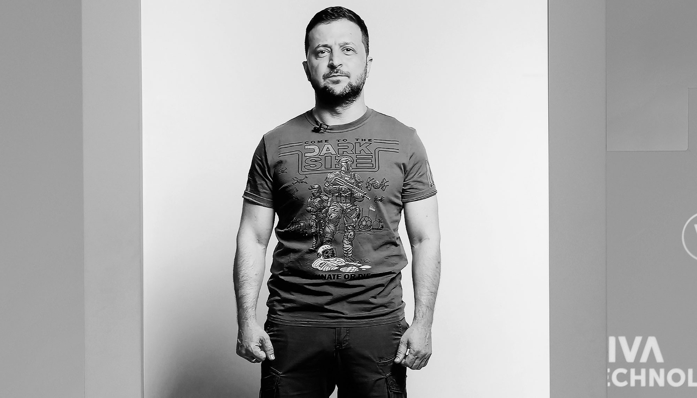 L'hologramme du président ukrainien Volodymyr Zelensky, lors de la conférence VivaTech, en 2022, vêtu d'un tee-shirt de la marque M-Tac.