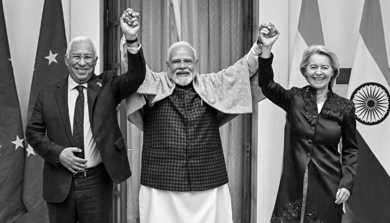 Le président du Conseil européen, Antonio Costa, en compagnie du premier ministre indien Narendra Modi et de la présidente de la Commission européenne, Ursula von der Leyen, avant leur rencontre à Hyderabad House à New Delhi le 27 janvier 2026.
