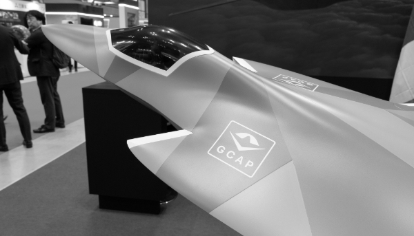 Une maquette de l'avion de combat de nouvelle génération GCAP développé conjointement par le Japon, l'Italie et le Royaume-Uni à l'Exposition internationale aérospatiale du Japon 2024, à Tokyo, le 18 octobre 2024.