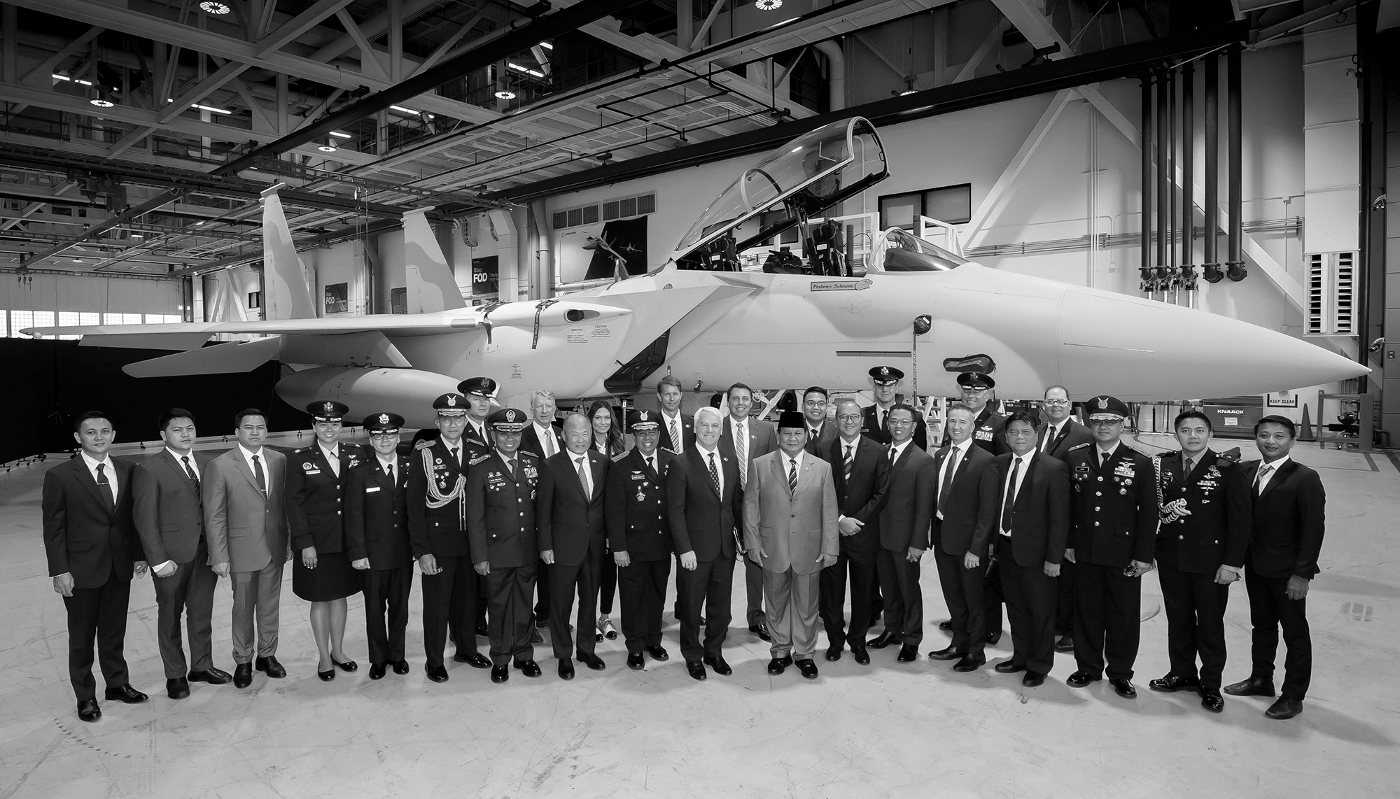 Le ministre indonésien de la défense, Prabowo Subianto, dans les locaux de Boeing produisant les F-15 à Saint-Louis, dans le Missouri, le 21 août 2023.