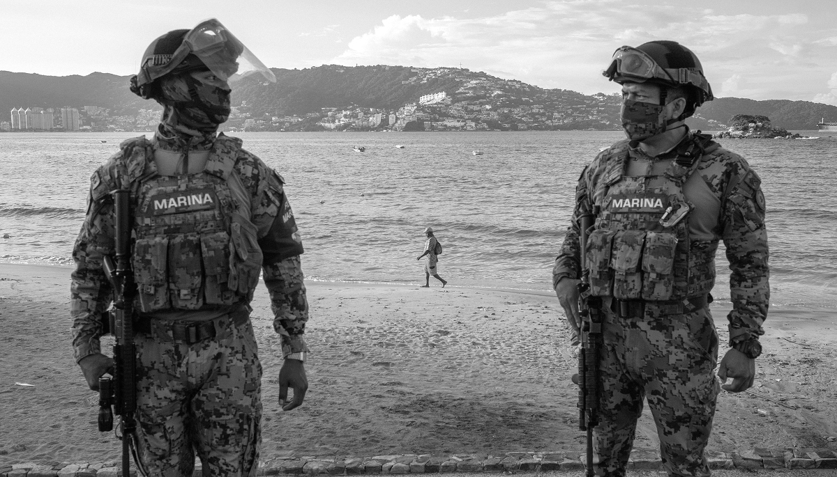 Des hommes de la Marine mexicaine à Acapulco, sur la côte pacifique, en juillet 2020.