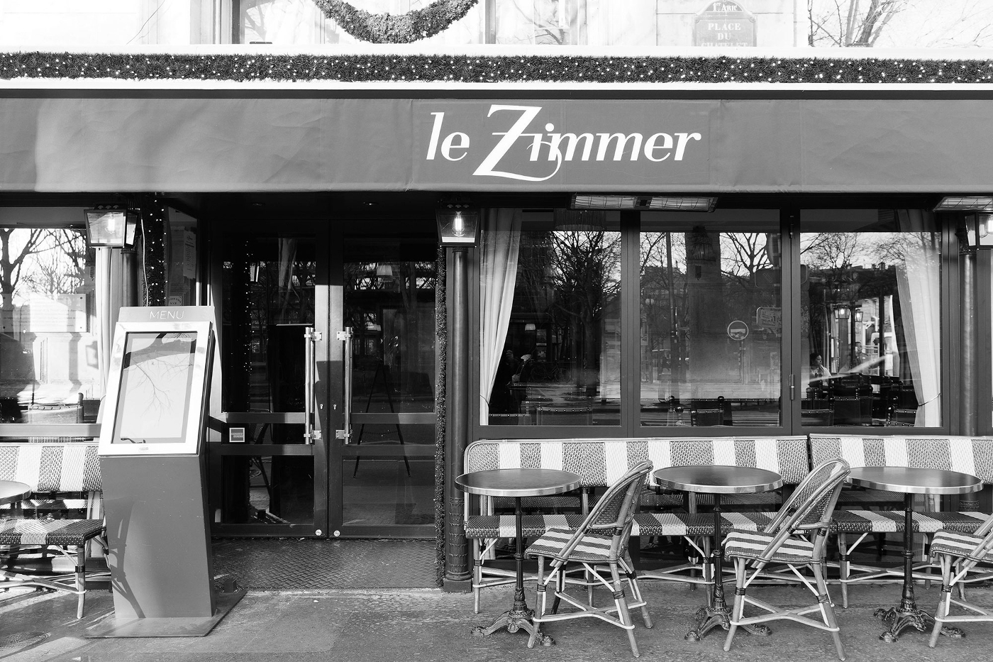 Le café Le Zimmer, place du Châtelet à Paris.