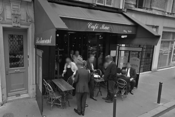 Le Café Max à Paris (7e arrondissement).