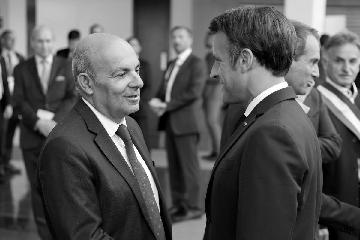 Eric Trappier, PDG de Dassault aviation, et le président français Emmanuel Macron.