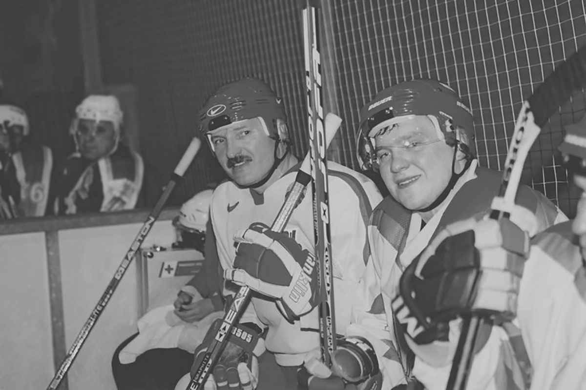 Le président de Biélorussie Alexandre Loukachenko et son fils Dmitri Loukachenko.