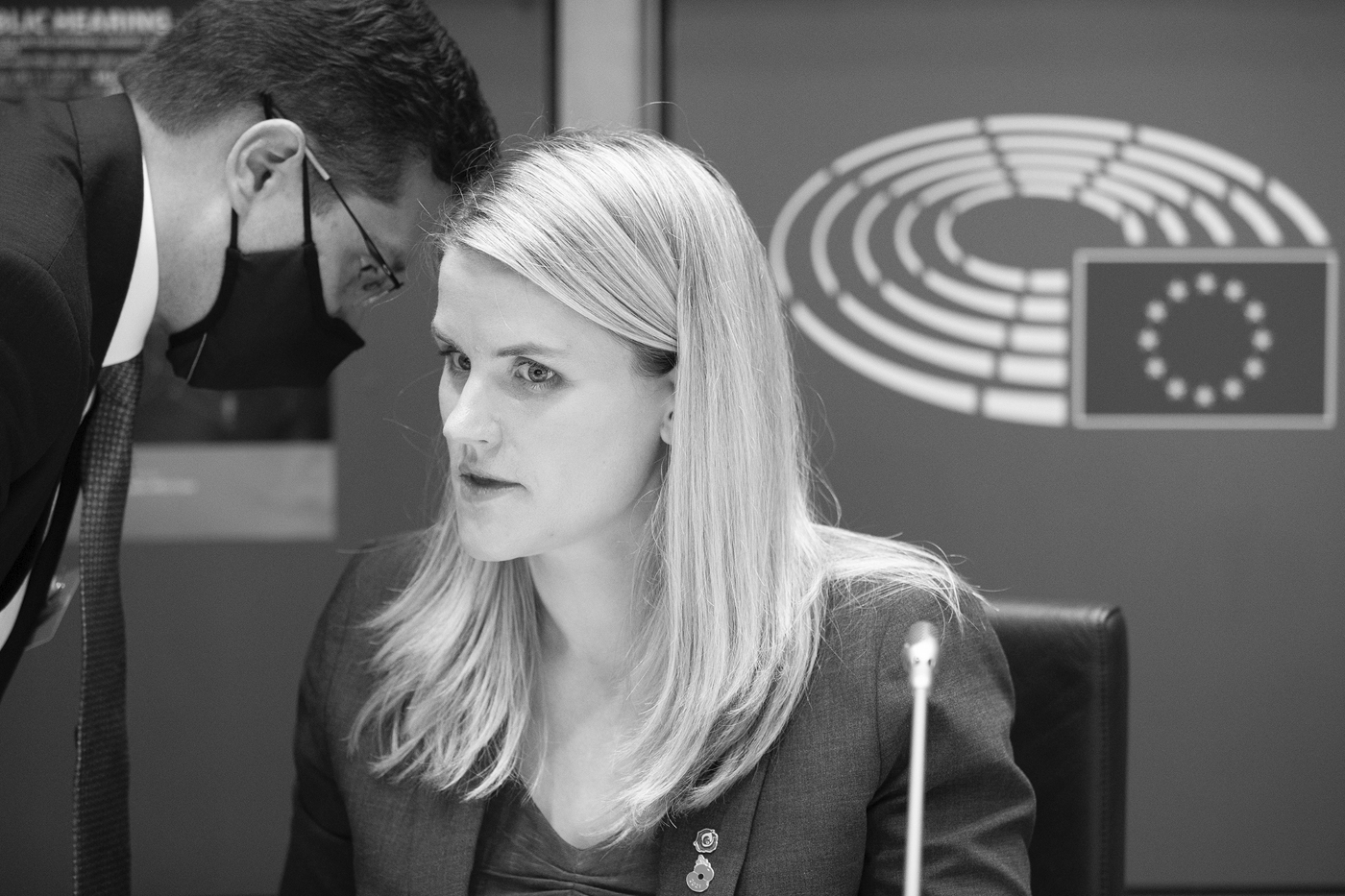 Les interventions de l'ex-employée de Facebook Frances Haugen (ici le 8 novembre 2021 au Parlement européen) ont été orchestrées par la firme britannique AWO.