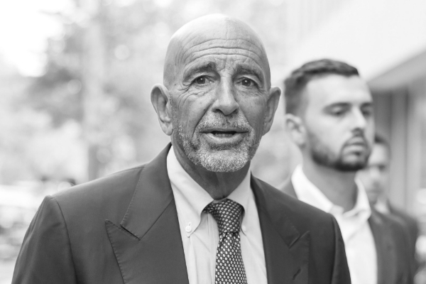 L'homme d'affaires Tom Barrack est accusé d'avoir agi comme agent d'influence pour le compte d'Abou Dhabi auprès de Donald Trump.