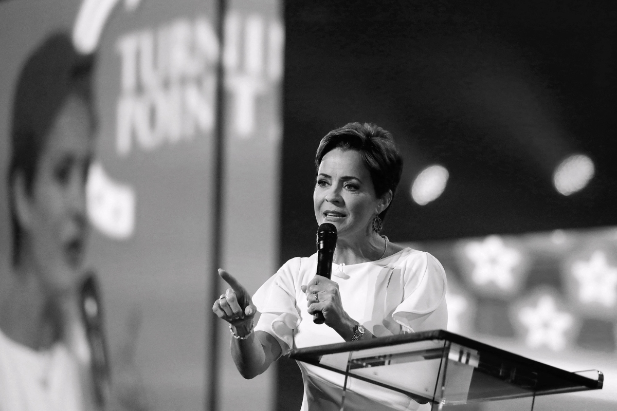 Kari Lake, candidate républicaine malheureuse au poste de gouverneur de l'Arizona, avait fait appel au cabinet Arsenal Media Group.