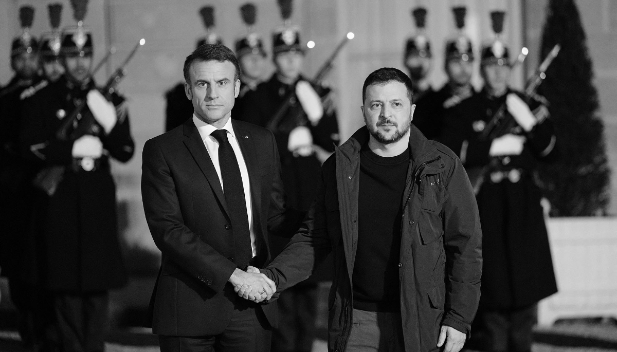 Le 16 février 2024, à l'Élysée, Emmanuel Macron et Volodymyr Zelensky ont conclu la signature d'un accord bilatéral de sécurité.