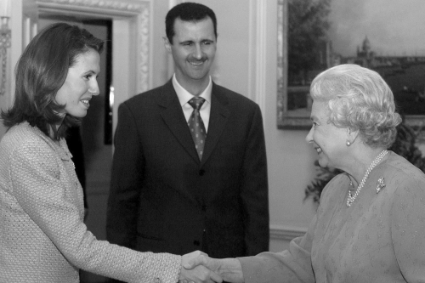 En décembre 2002, la reine Elisabeth II a reçu Bachar al-Assad et son épouse, Asma, née à Londres.
