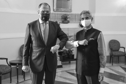 Le ministre des affaires étrangères russe Lavrov et son homologue indien Jaishankar.