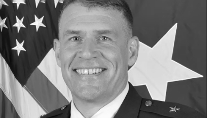 Andrew Clark, commandant de la force alliée de surveillance terrestre de l'OTAN. 