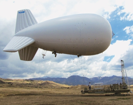 Un ballon de surveillance 28M fabriqué par TCOM.
