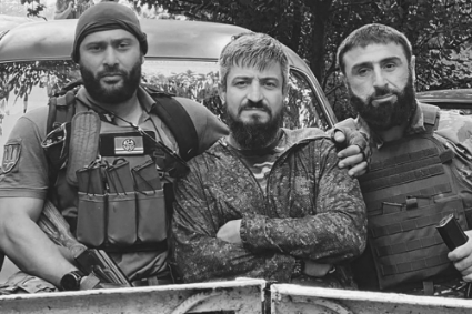 Des membres du bataillon spécial OBON de combattants tchétchènes censés intégrer l'armée ukrainienne régulière sous contrat.