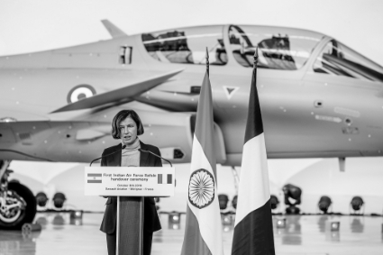 La ministre des armées Florence Parly, le 8 octobre 2019, sur le site de Dassault à Mérignac, pour la livraison du premier Rafale à l'Inde.