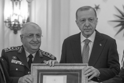 Recep Tayyip Erdogan et le chef d'état-major des armées, Yasar Güler (à gauche).