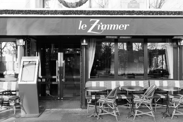 Le café Le Zimmer, place du Châtelet à Paris.