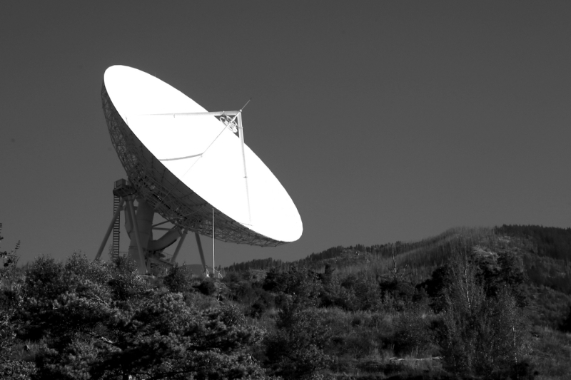 Les stations qui relaient les communications vont servir à traquer les satellites.